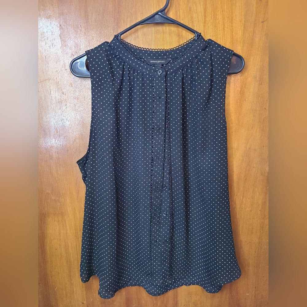 Mini dot sleeveless button blouse
